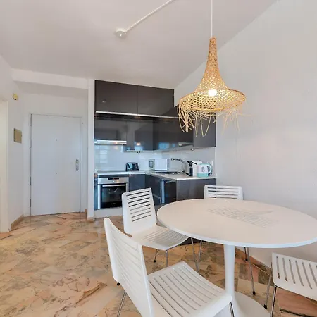 Tatil Evi Front Line